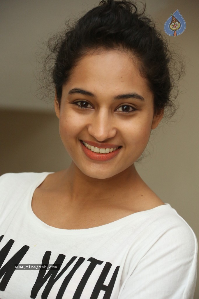 Pooja Ramachandran New Stills - 41 / 83 photos