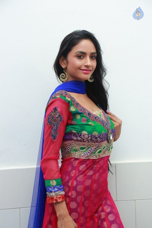 Pooja Sri Latest Gallery - 9 / 20 photos