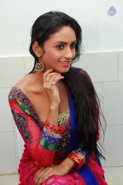 Pooja Sri Latest Gallery - 19 / 20 photos