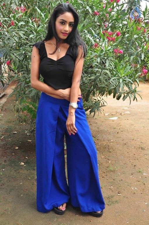 Pooja Sri Latest Photos - 31 / 42 photos