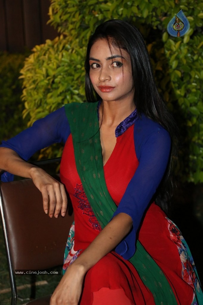 Pooja Sri New Gallery - 31 / 144 photos
