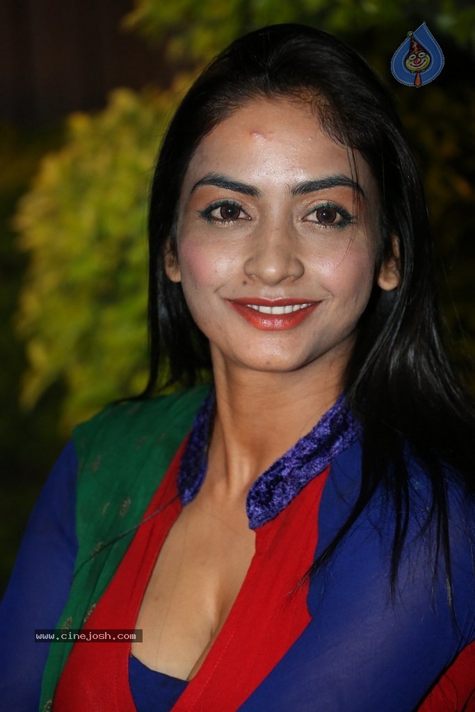 Pooja Sri New Gallery - 94 / 144 photos