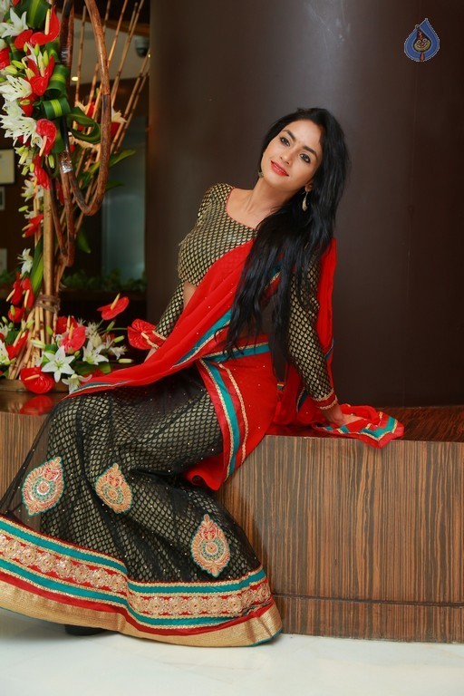 Pooja Sri New Pictures - 24 / 40 photos