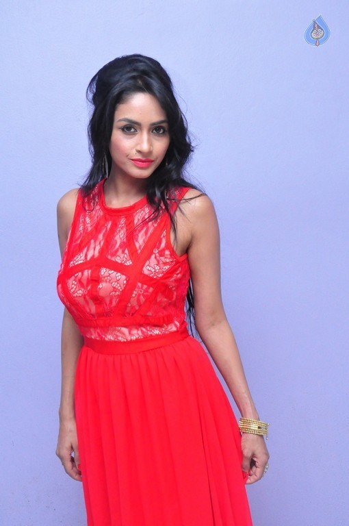 Poojasri New Pics - 15 / 31 photos