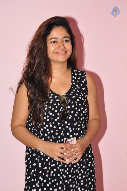 Poonam Bajwa Gallery - 19 / 32 photos