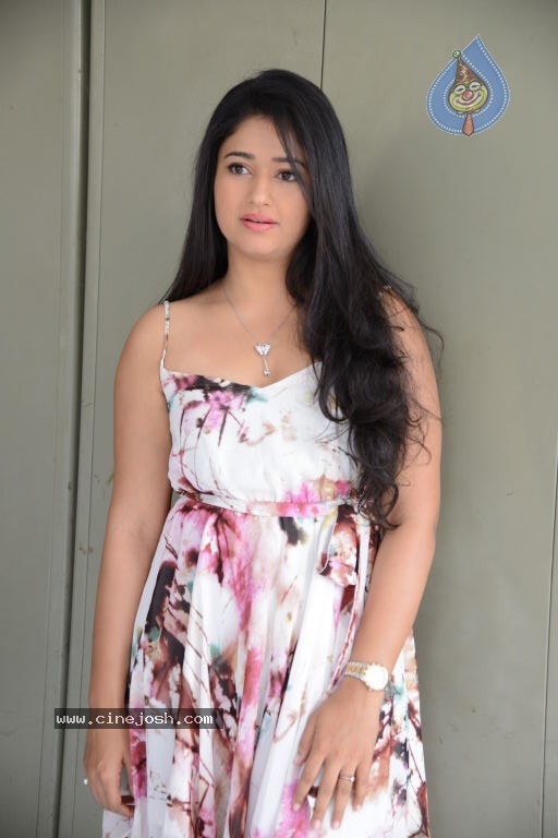 Poonam Bajwa Hot Gallery - 20 / 150 photos