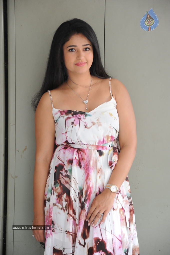 Poonam Bajwa Hot Gallery - 82 / 150 photos