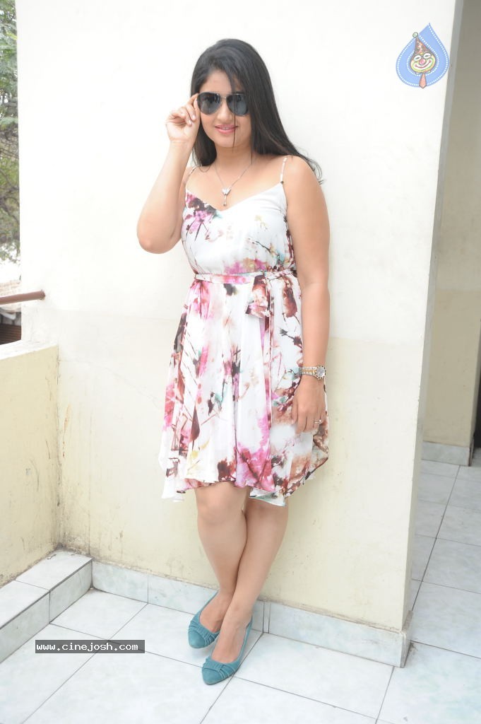 Poonam Bajwa Hot Gallery - 142 / 150 photos