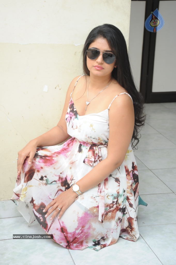 Poonam Bajwa Hot Gallery - 145 / 150 photos