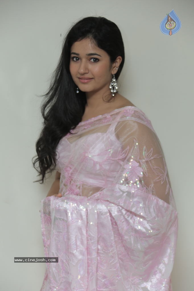 Poonam Bajwa New Pics - 6 / 39 photos