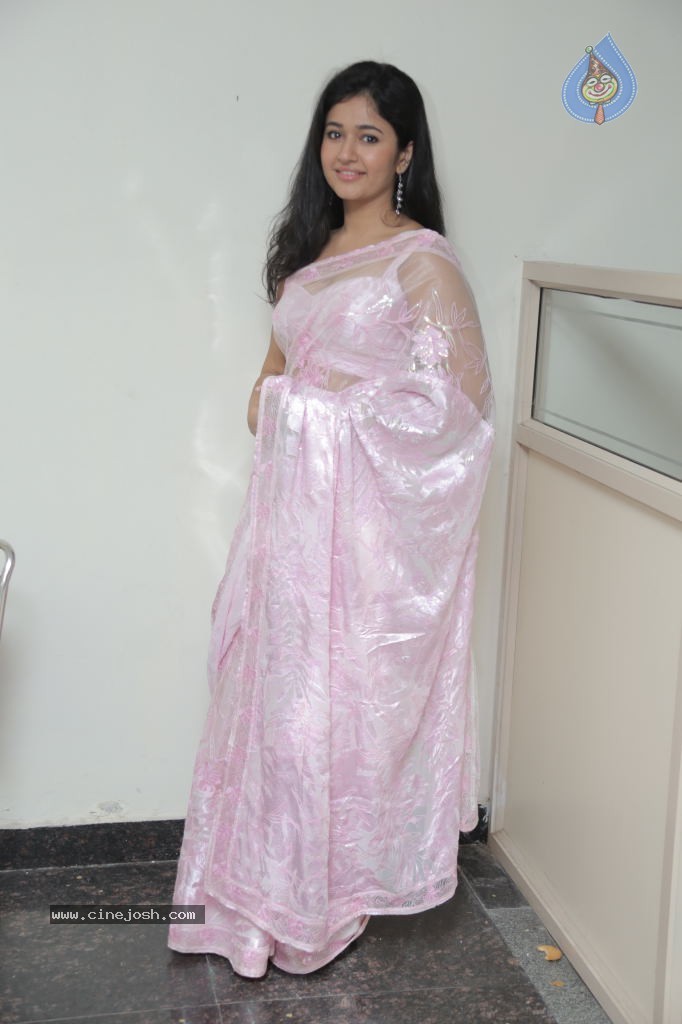 Poonam Bajwa New Pics - 39 / 39 photos