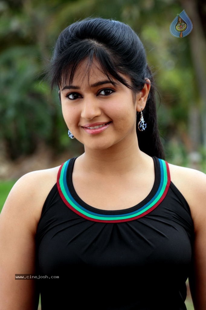 Poonam Bajwa New Stills - 24 / 43 photos