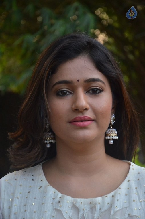 Poonam Bajwa Photos - 11 / 28 photos