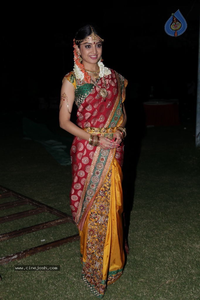 Poonam Kaur Cute Stills - 1 / 44 photos