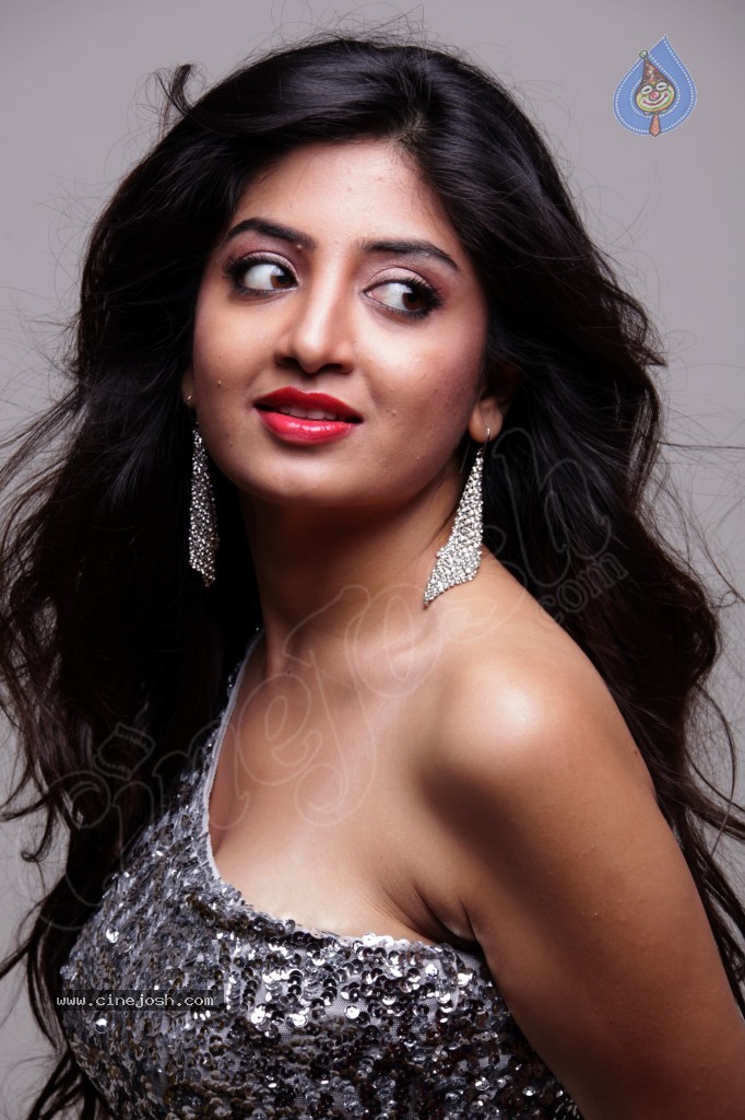 Poonam Kaur Hot Gallery - 37 / 41 photos