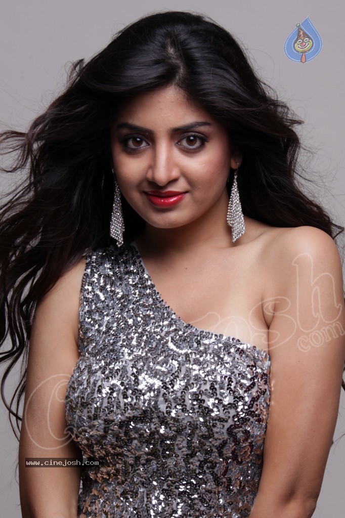 Poonam Kaur Hot Gallery - 40 / 41 photos