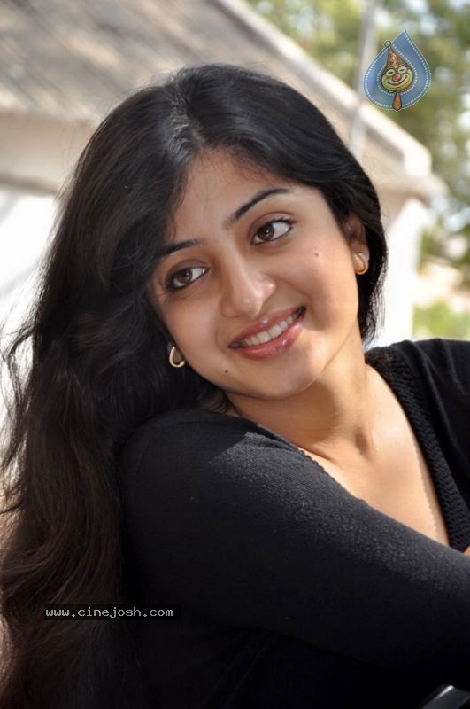 Poonam Kaur Hot Stills - 27 / 59 photos