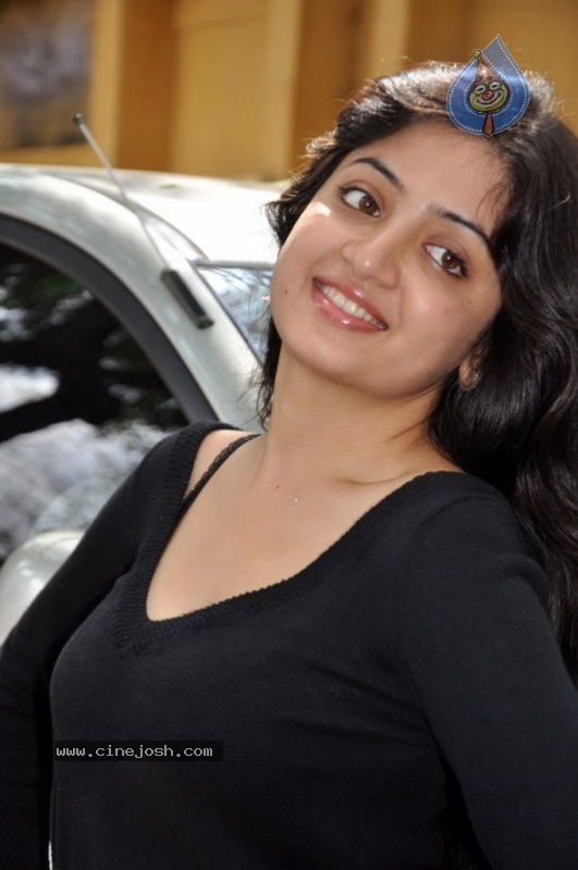 Poonam Kaur Hot Stills - 28 / 59 photos