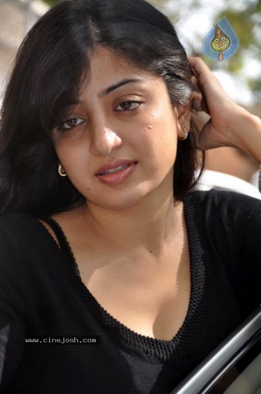 Poonam Kaur Hot Stills - 29 / 59 photos