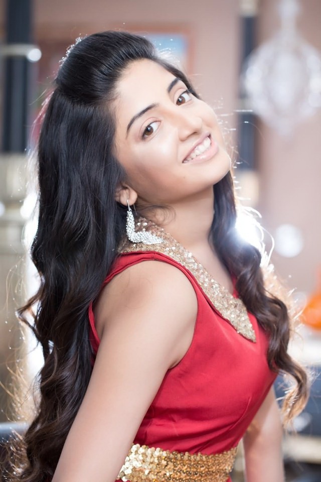 Poonam Kaur New Images - 7 / 24 photos