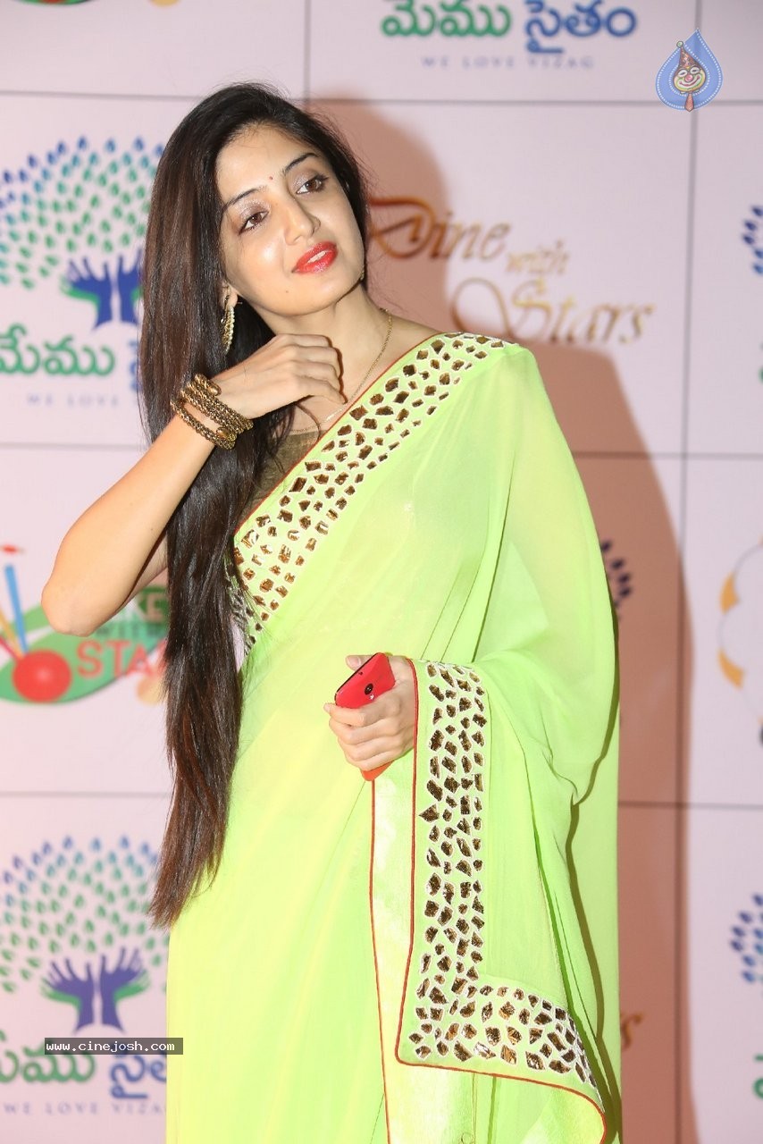 Poonam Kaur New Photos - 29 / 64 photos