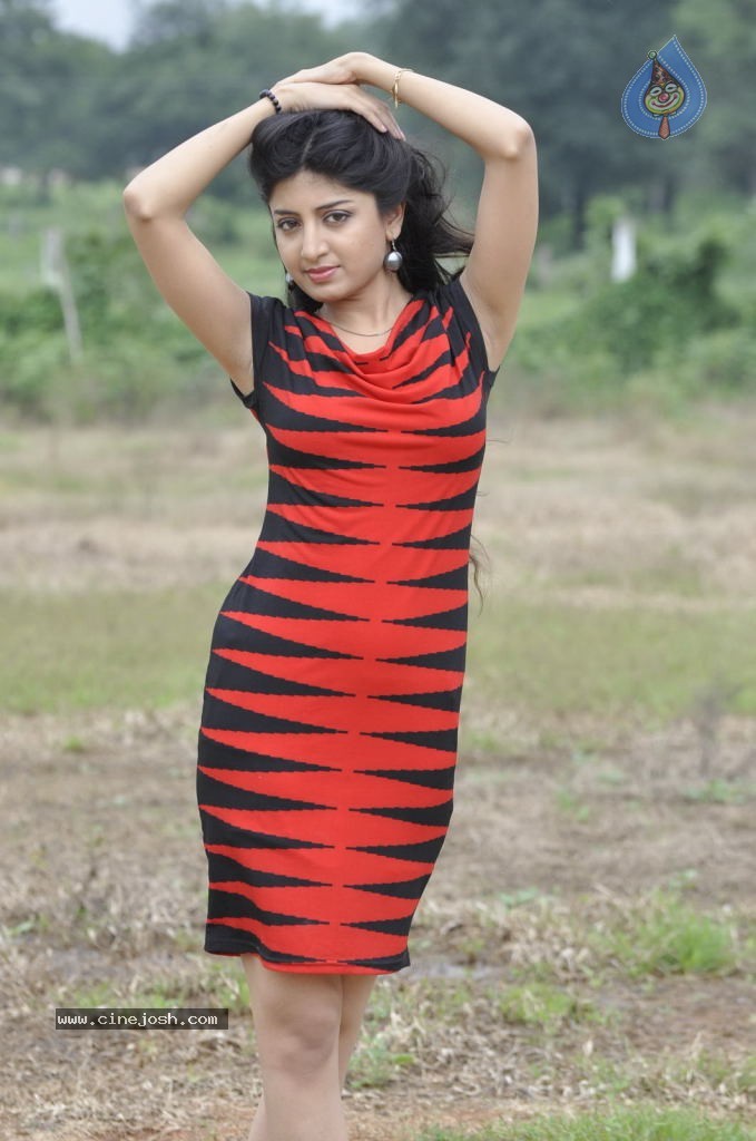 Poonam Kaur New Pics - 79 / 96 photos