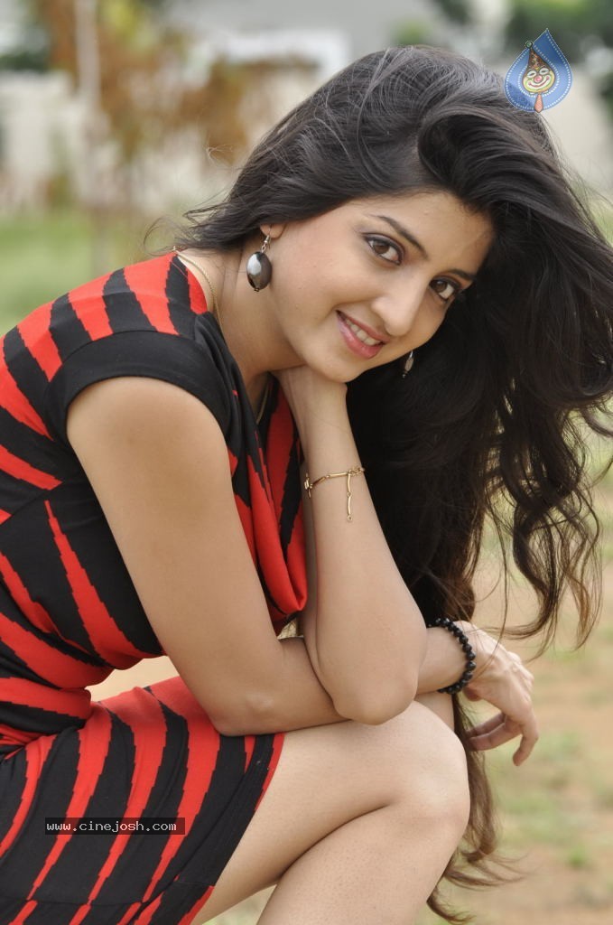 Poonam Kaur New Pics - 80 / 96 photos