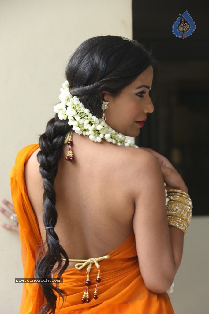 Poonam Pandey Latest Gallery - 26 / 195 photos