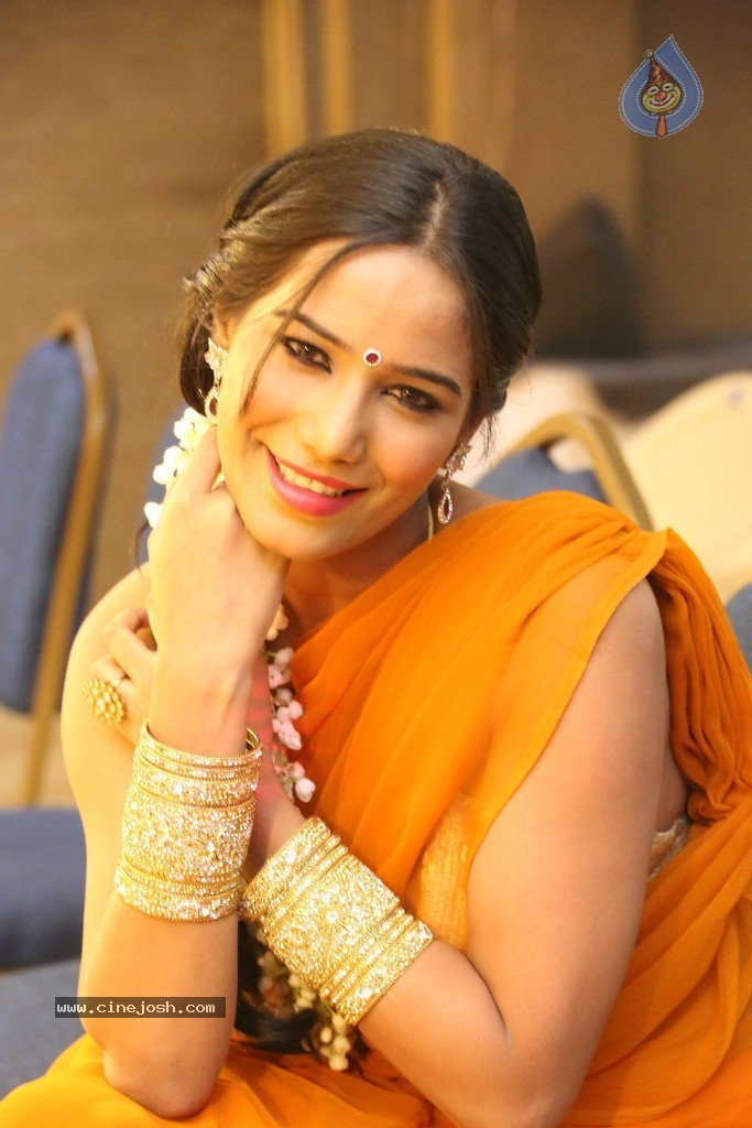Poonam Pandey Latest Gallery - 33 / 195 photos