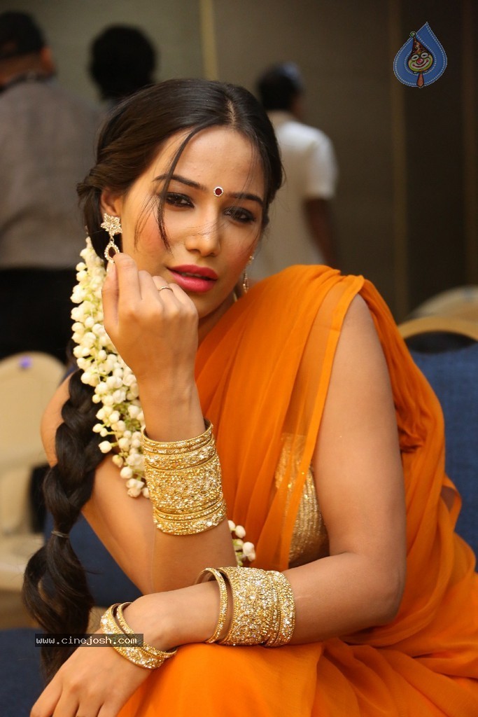 Poonam Pandey Latest Gallery - 44 / 195 photos