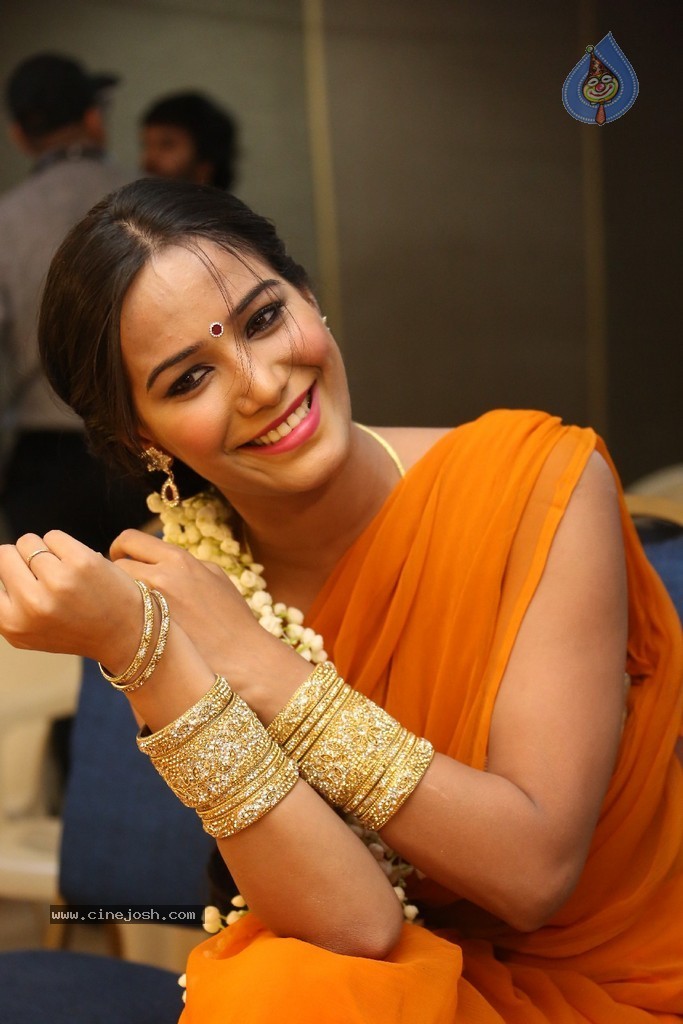 Poonam Pandey Latest Gallery - 77 / 195 photos