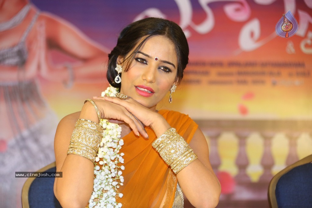 Poonam Pandey Latest Gallery - 90 / 195 photos