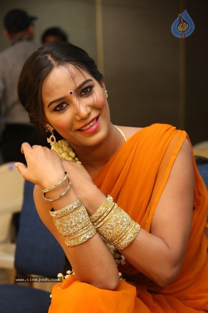 Poonam Pandey Latest Gallery - 121 / 195 photos