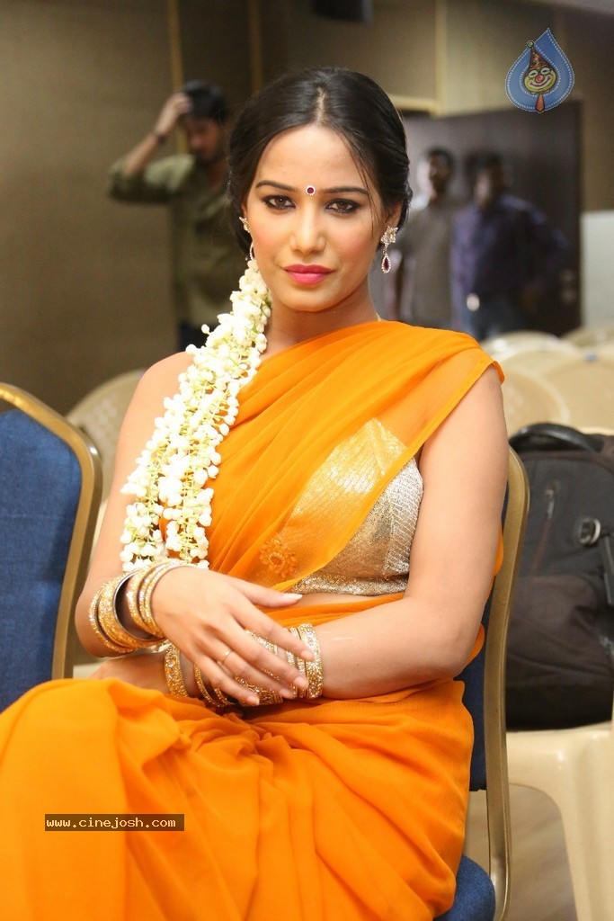 Poonam Pandey Latest Gallery - 136 / 195 photos