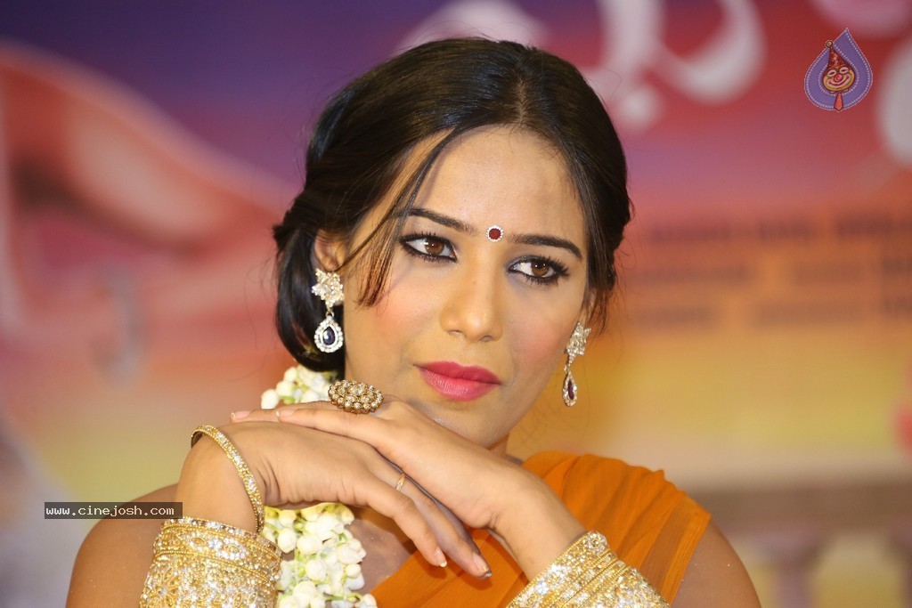 Poonam Pandey Latest Gallery - 143 / 195 photos