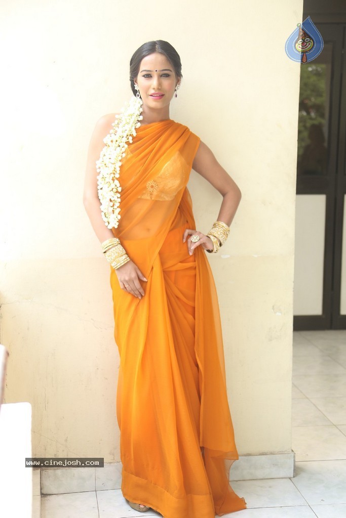 Poonam Pandey Latest Gallery - 160 / 195 photos