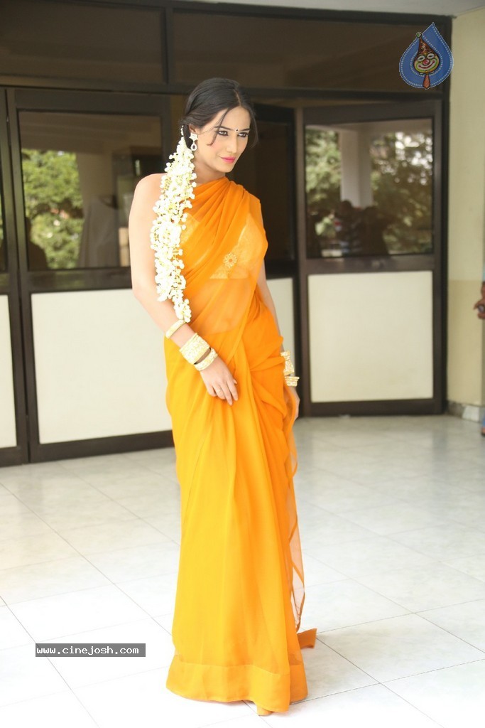 Poonam Pandey Latest Gallery - 194 / 195 photos