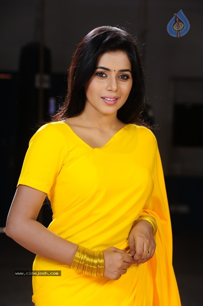 Poorna Hot Gallery - 46 / 71 photos