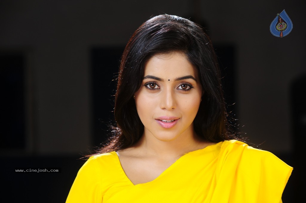 Poorna Hot Gallery - 54 / 71 photos