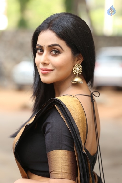 Poorna Latest Gallery - 18 / 21 photos