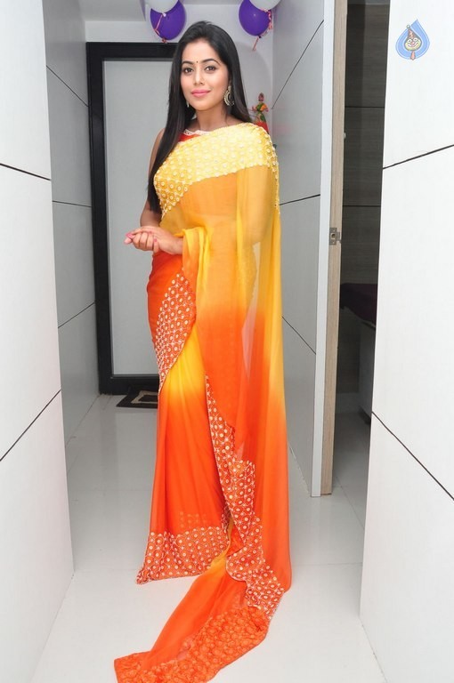 Poorna Latest Photos - 32 / 41 photos