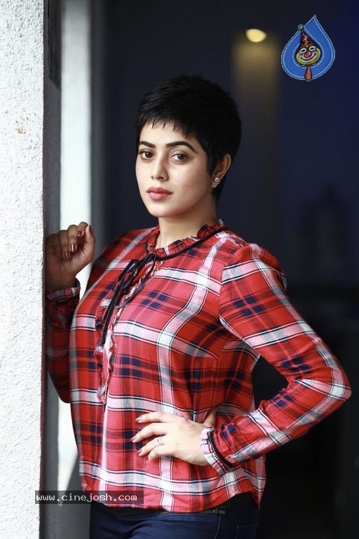 Poorna Latest Photos - 6 / 12 photos