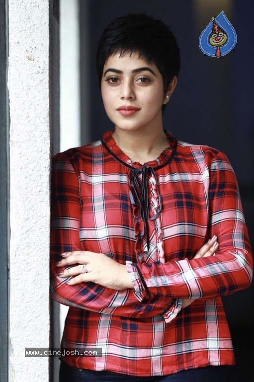 Poorna Latest Photos - 8 / 12 photos