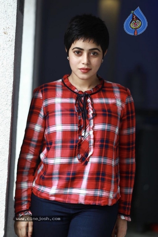 Poorna Latest Photos - 9 / 12 photos