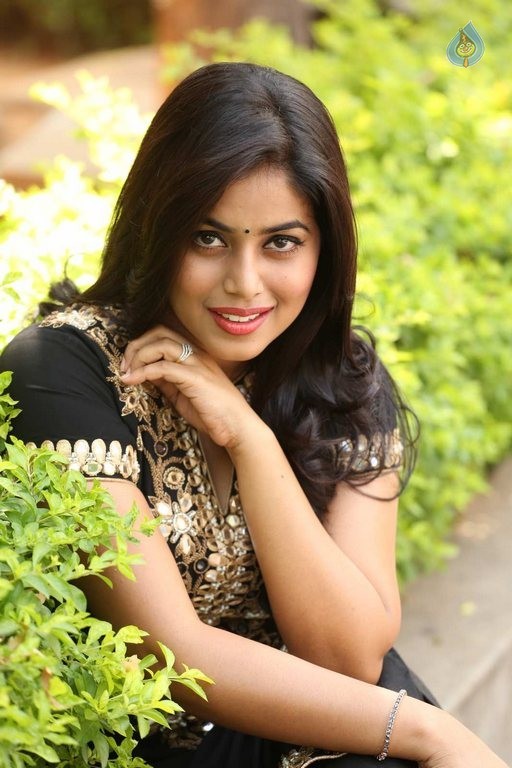 Poorna Latest Photos - 23 / 42 photos