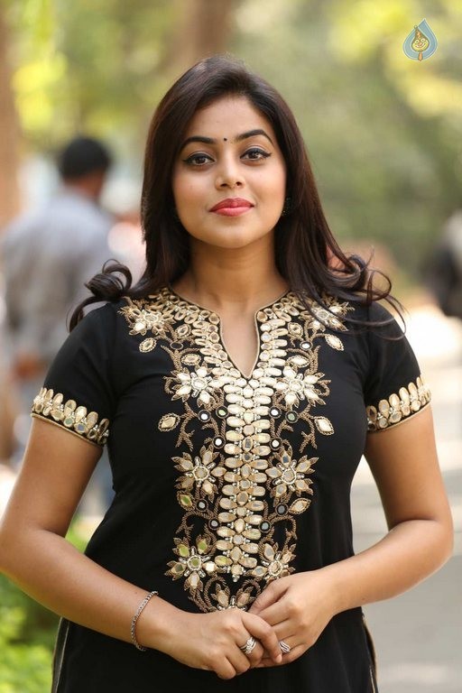 Poorna Latest Photos - 29 / 42 photos