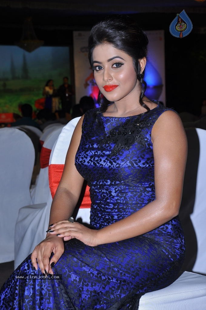 Poorna Latest Pics  - 71 / 92 photos