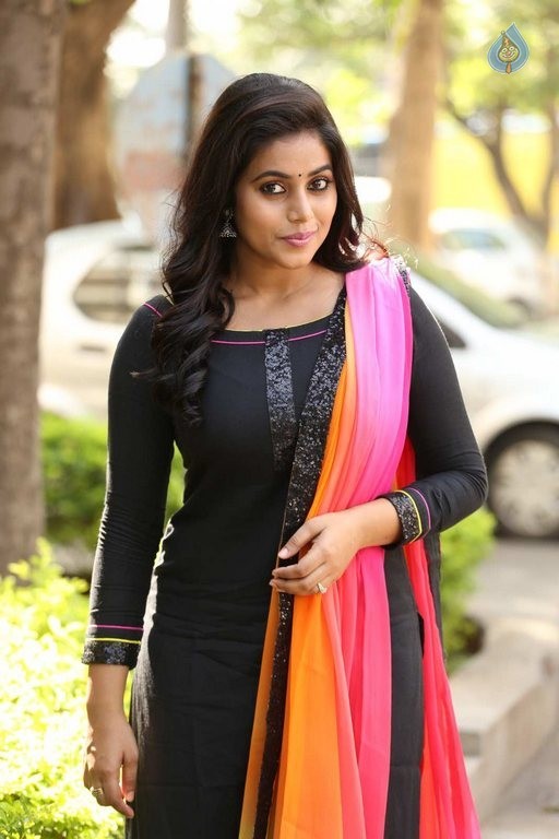 Poorna Latest Pics - 21 / 41 photos