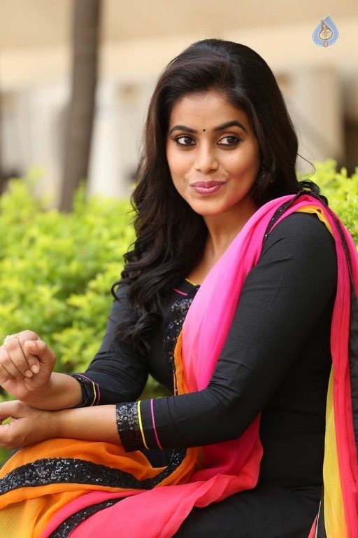 Poorna Latest Pics - 25 / 41 photos