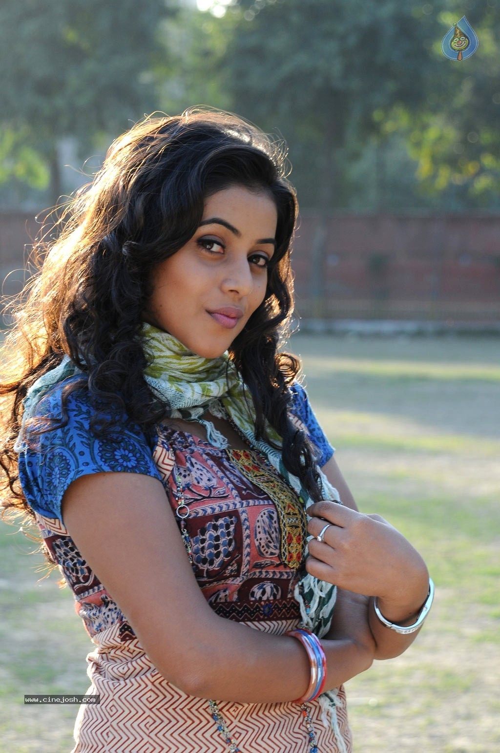 Poorna Latest Stills - 16 / 27 photos